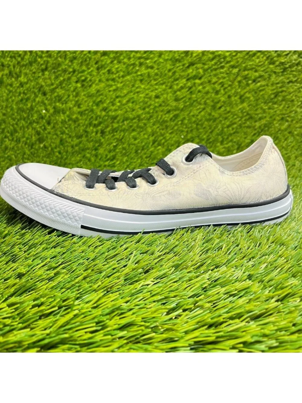 Converse Chuck Taylor All Star Womens Size 8 Beige White Athletic Shoes Sneakers